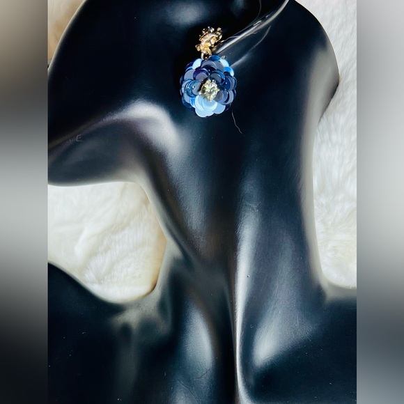 Francesca's Blue Sequin Flower Dangle Earring w/ Blue Rhinestones in the Middle - Picture 2 of 7